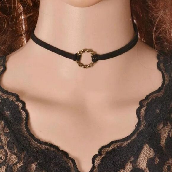 Gothic Twisted Ring Double Layer Velvet Suede Choker Necklace NWT Black - Picture 1 of 2